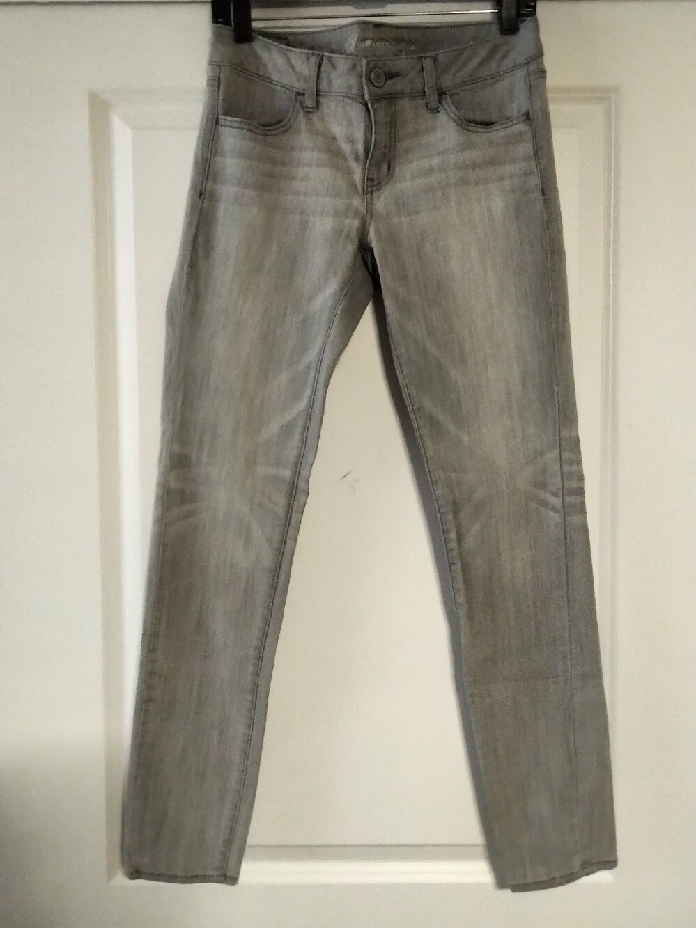 BRAND NEW American Eagle Grey Jegging Stretch Jeans - Size 8